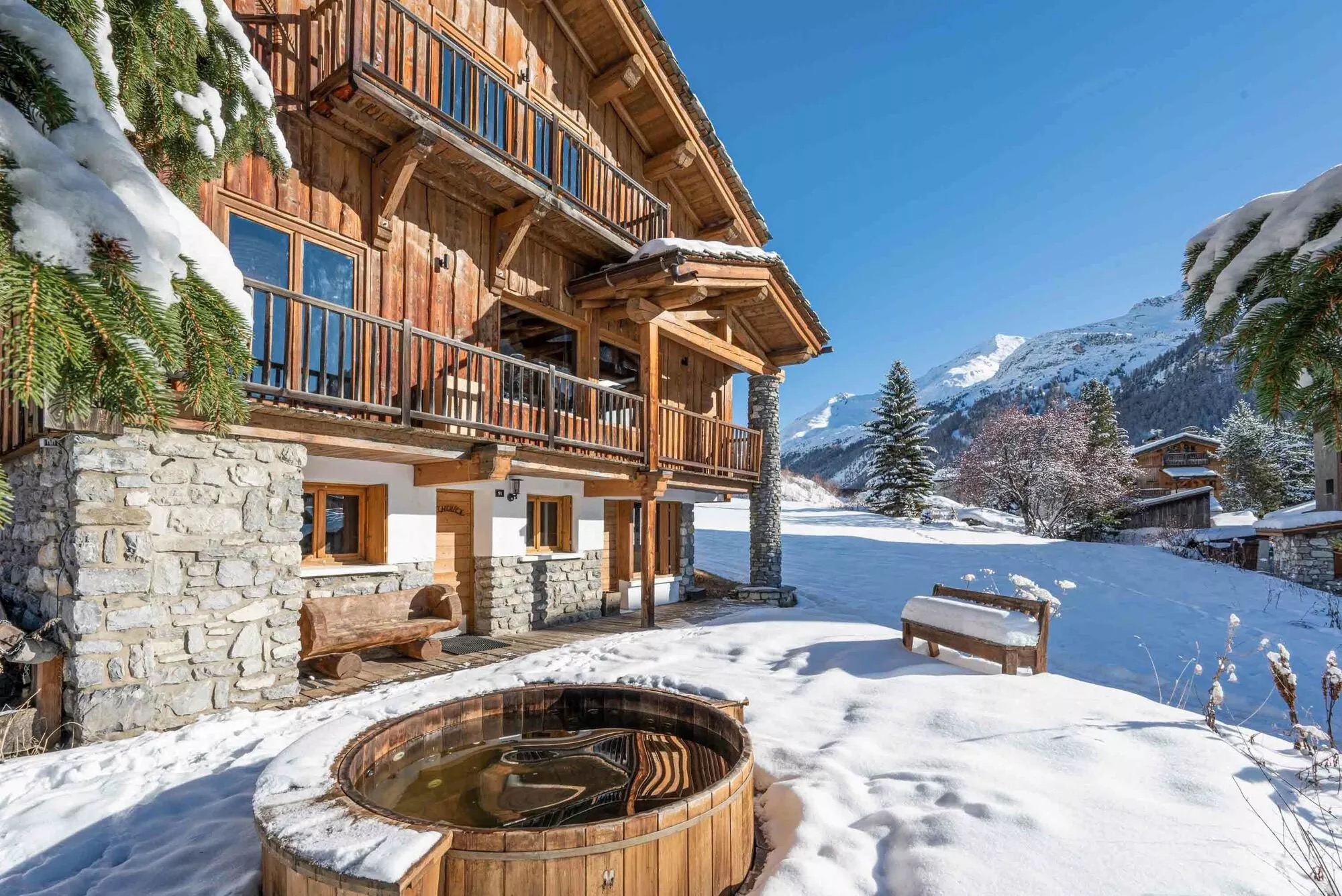 Chalet Ultimax exterior